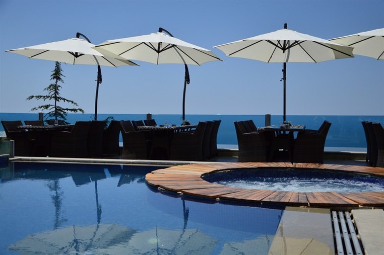 Sunday Buffet at Bay Lodge Terrace